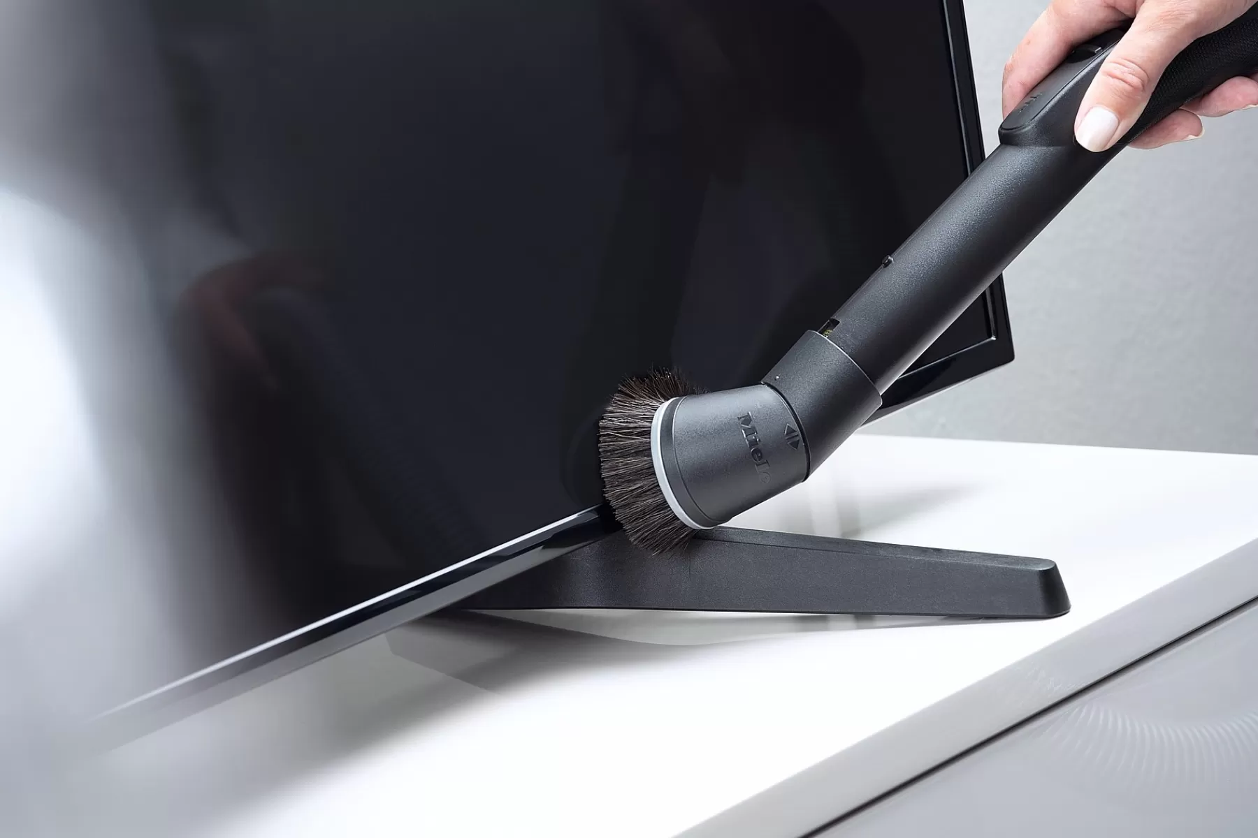 dusting_brush_with_flexible_swivel_joint_4.webp Miele Accessories<Dusting Brush With Flexible Swivel Joint