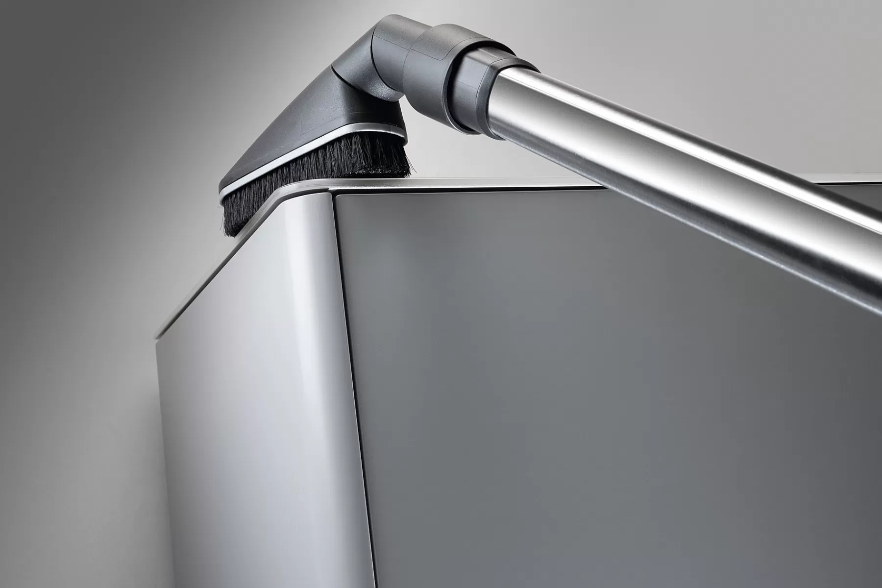 flexibly_adjustable_universal_brush_with_natural_bristles_2.webp Miele Accessories<Flexibly Adjustable Universal Brush With Natural Bristles