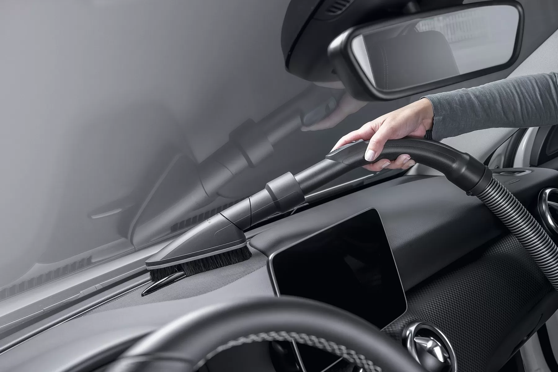 flexibly_adjustable_universal_brush_with_natural_bristles_3.webp Miele Accessories<Flexibly Adjustable Universal Brush With Natural Bristles