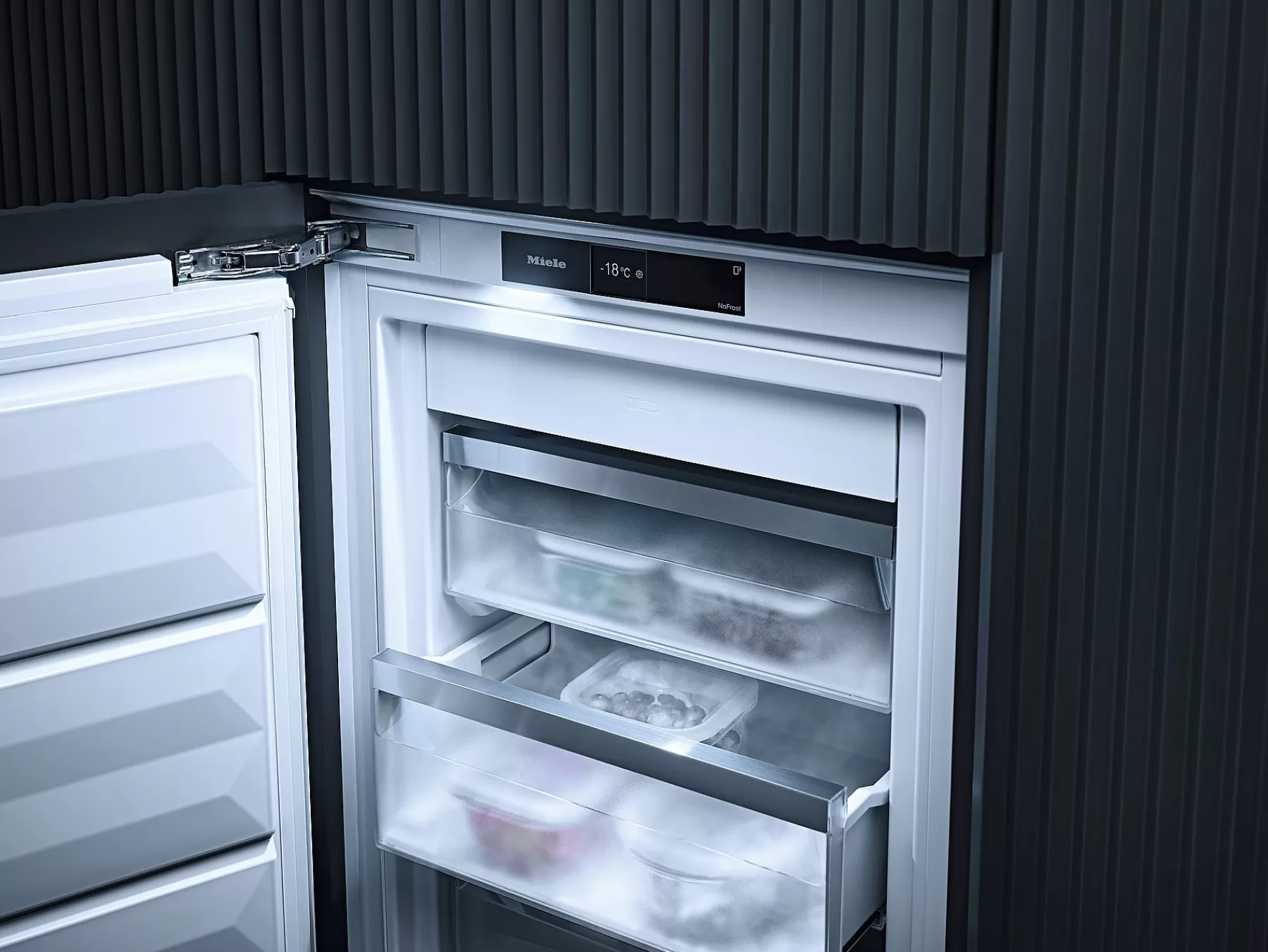 fns__e_1.webp Miele Built-In Freezers<Fns 7794 E