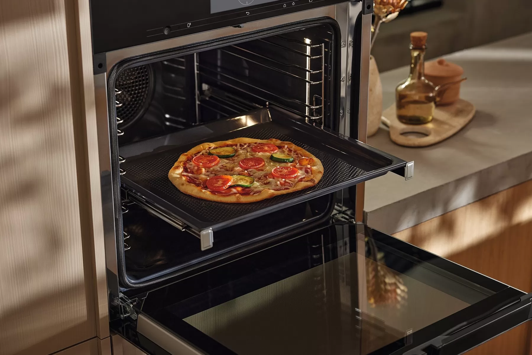 gourmet_baking_and_airfry_tray_perforated_3.webp Miele Kitchen Accessories<Gourmet Baking And Airfry Tray, Perforated