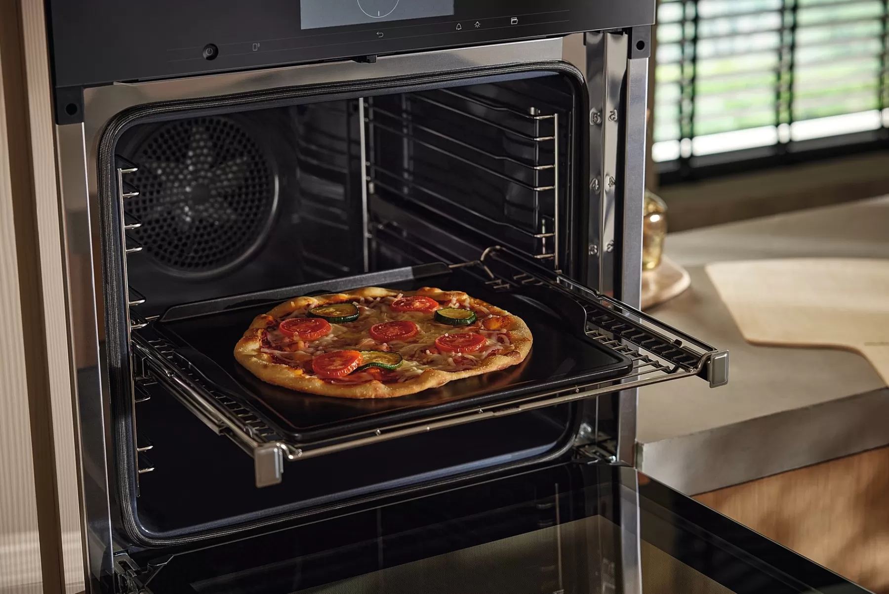 miele_gourmet_baking_and_pizza_stone_2.webp Miele Kitchen Accessories< Gourmet Baking And Pizza Stone