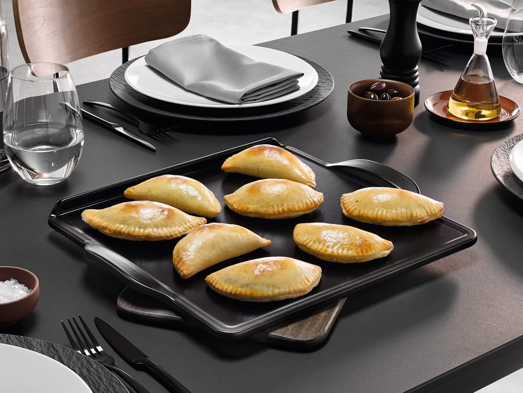 miele_gourmet_baking_and_pizza_stone_4.webp Miele Kitchen Accessories< Gourmet Baking And Pizza Stone