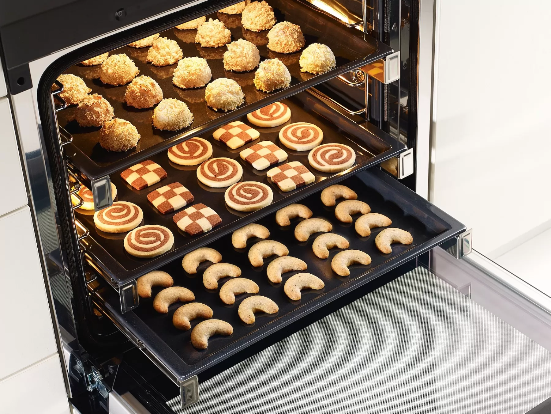 original_miele_self_clean_ready_flexiclip_telescopic_runners_2.webp Miele Kitchen Accessories<Original Self Clean Ready Flexiclip Telescopic Runners