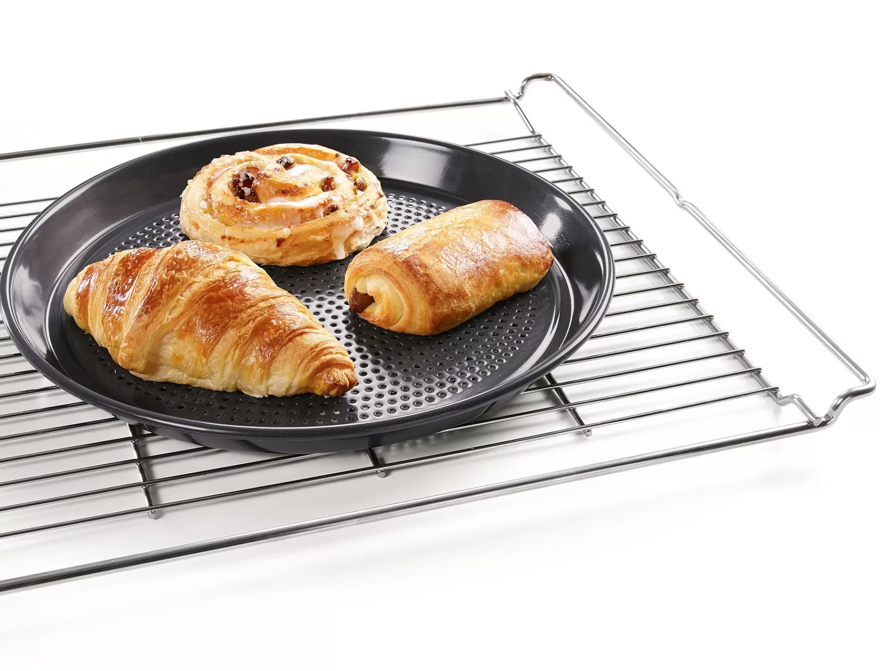 round_baking_and_airfry_tin_perforated_1.webp Miele Kitchen Accessories<Round Baking And Airfry Tin, Perforated