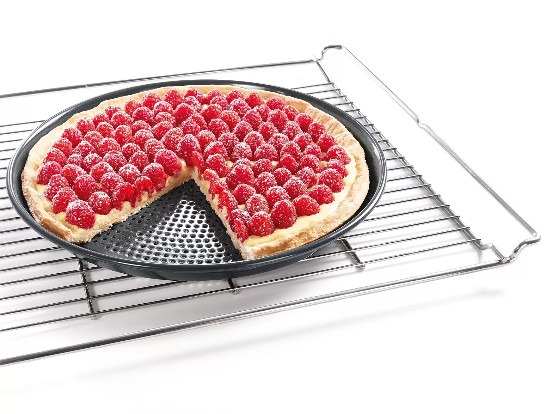 round_baking_and_airfry_tin_perforated_2.webp Miele Kitchen Accessories<Round Baking And Airfry Tin, Perforated
