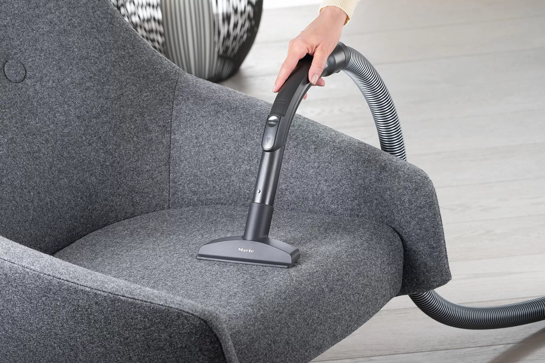 wide_upholstery_nozzle_2.webp Miele Accessories<Wide Upholstery Nozzle